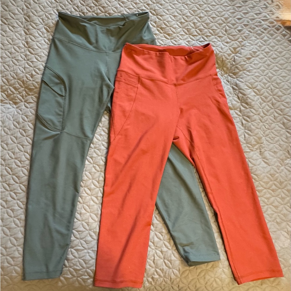 Old Navy Women's Olive and Coral Powersoft Capri Leggings